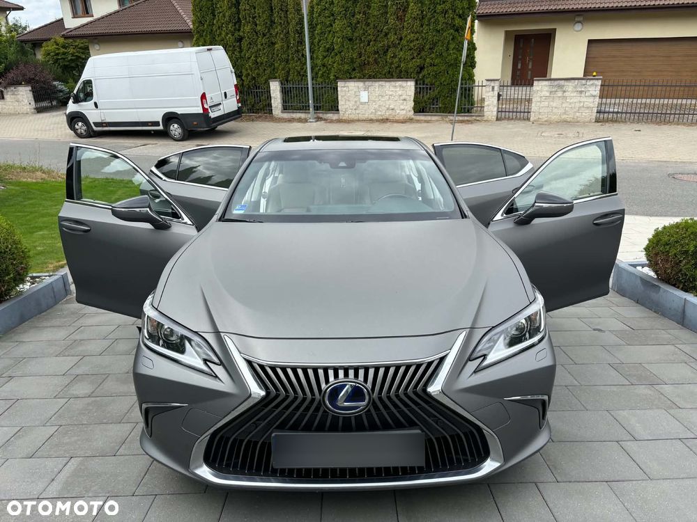 Lexus ES 300h Business Edition - 10