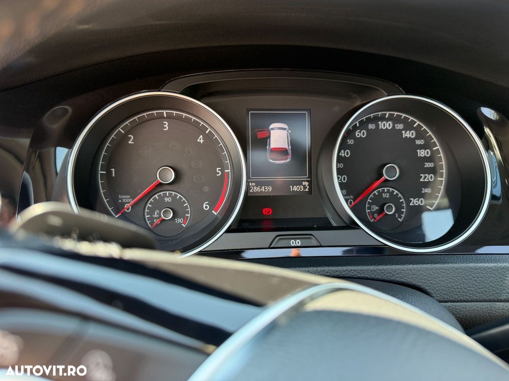 Volkswagen Golf 2.0 TDI 4Motion DSG Sound - 3