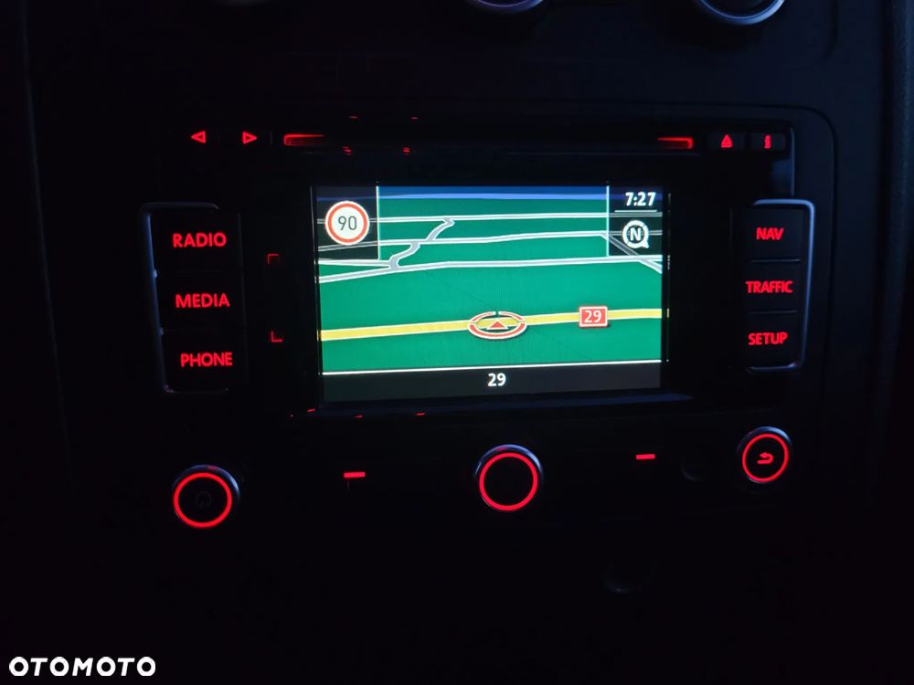Volkswagen Touran 2.0 TDI DPF MATCH - 21