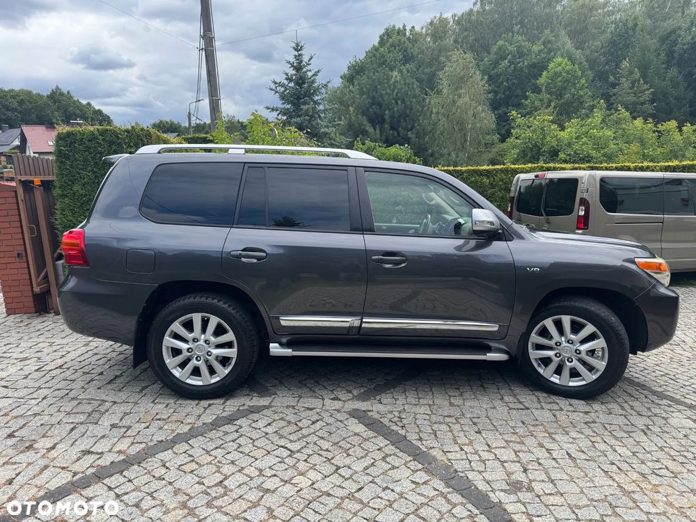 Toyota Land Cruiser - 2