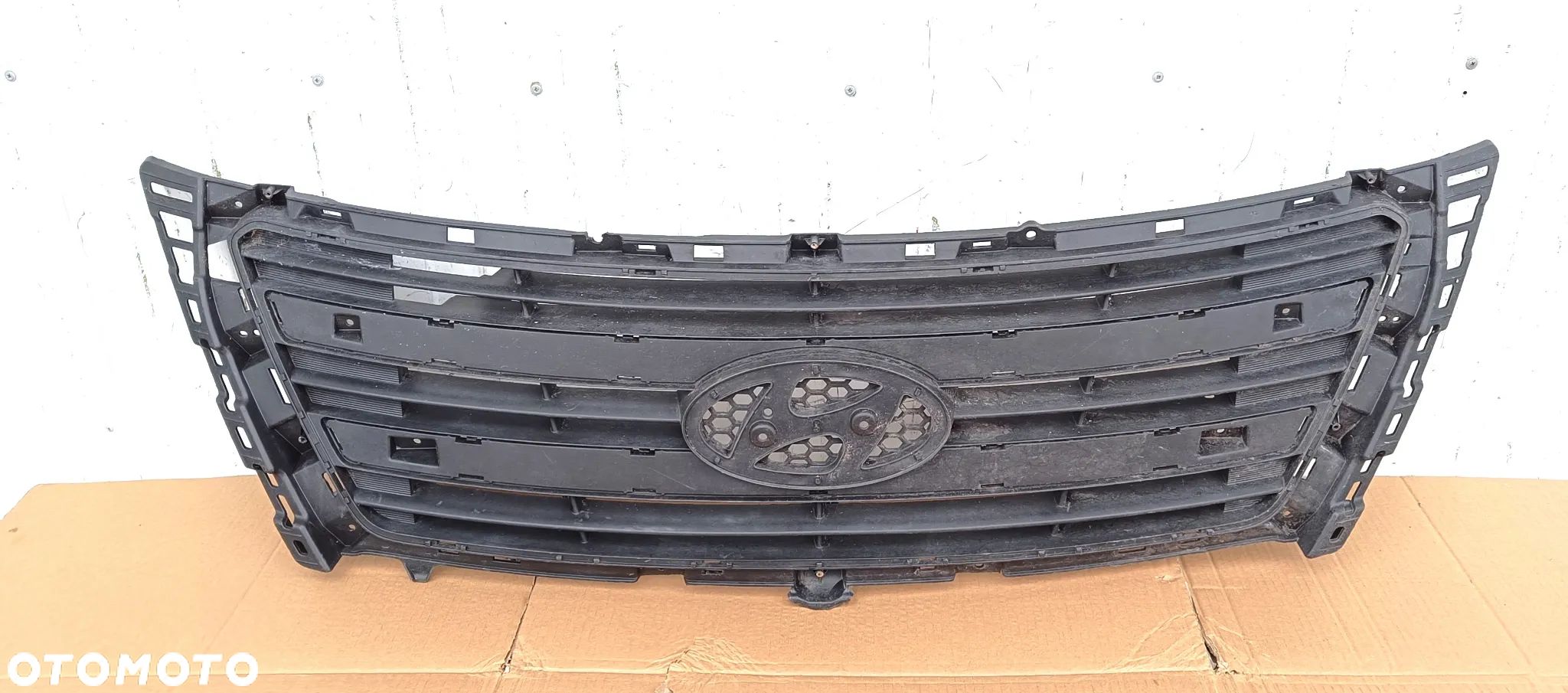 HYUNDAI H1 GRILL ATRAPA - 1