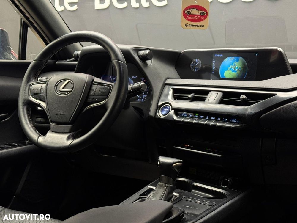 Lexus UX - 5