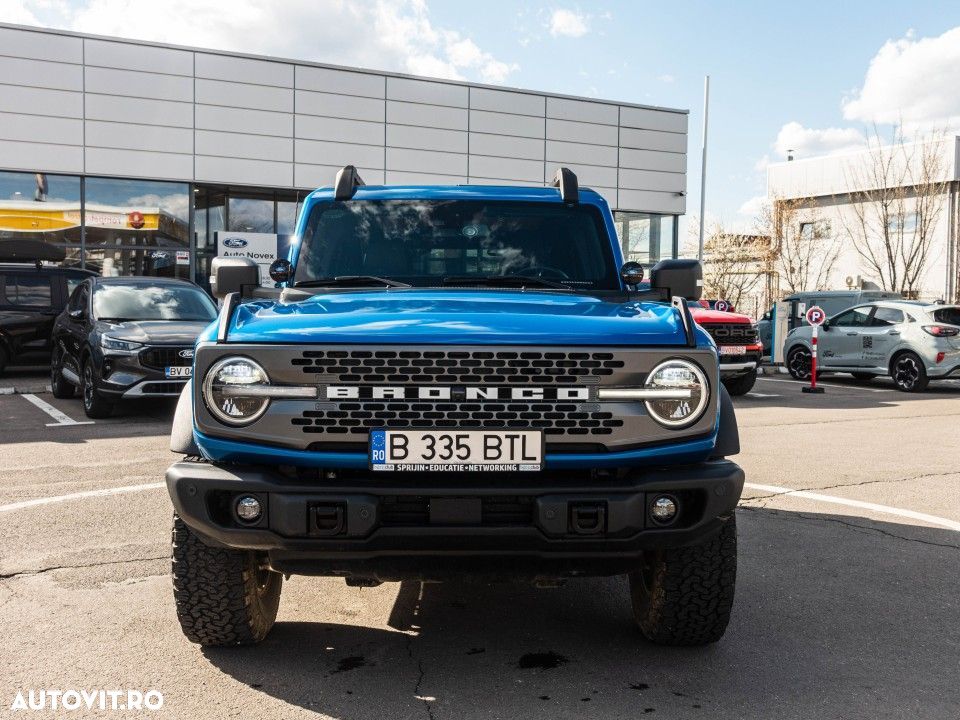 Ford Bronco - 3