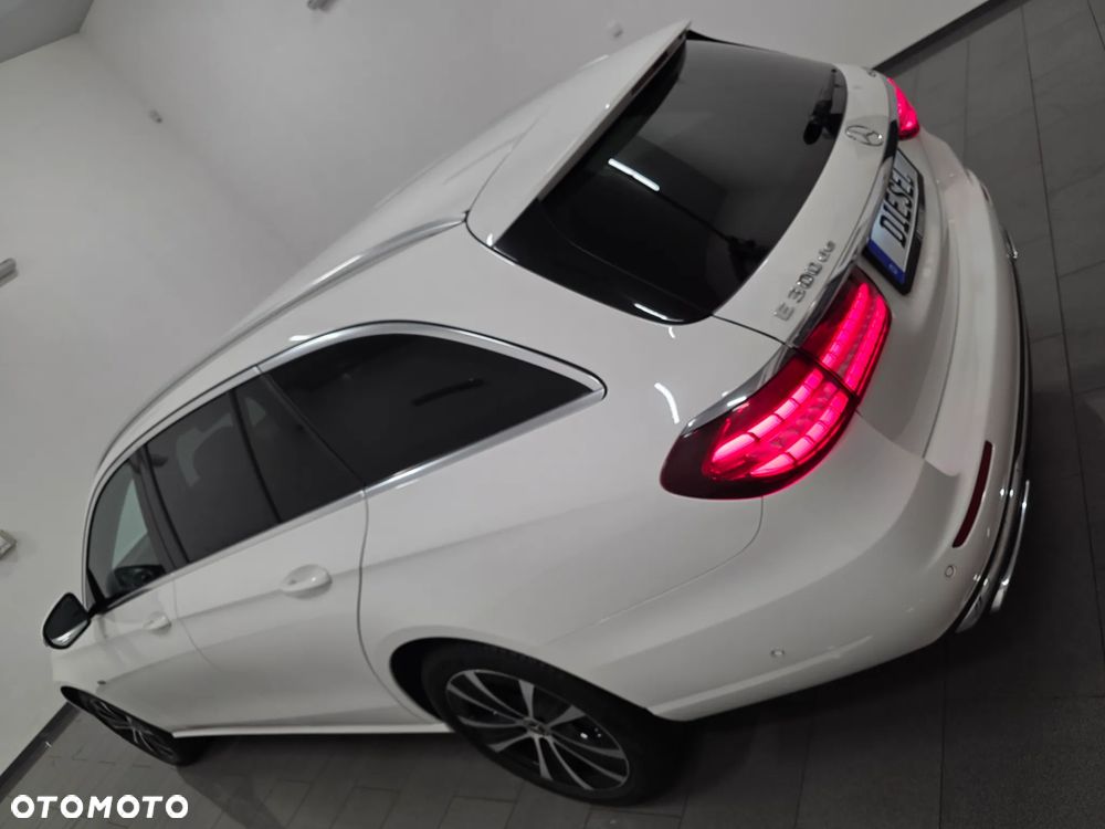 Mercedes-Benz Klasa E 300 de 4-Matic Exclusive - 35