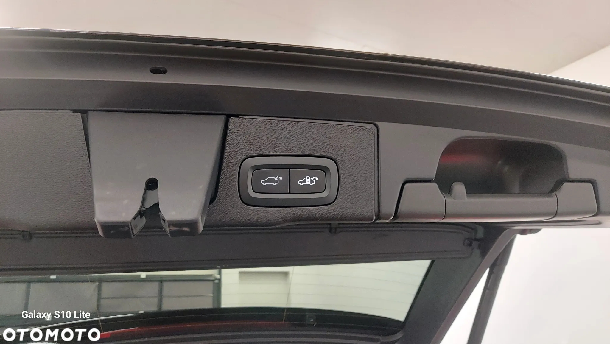 Volvo XC 60 B4 D AWD Plus Dark - 10