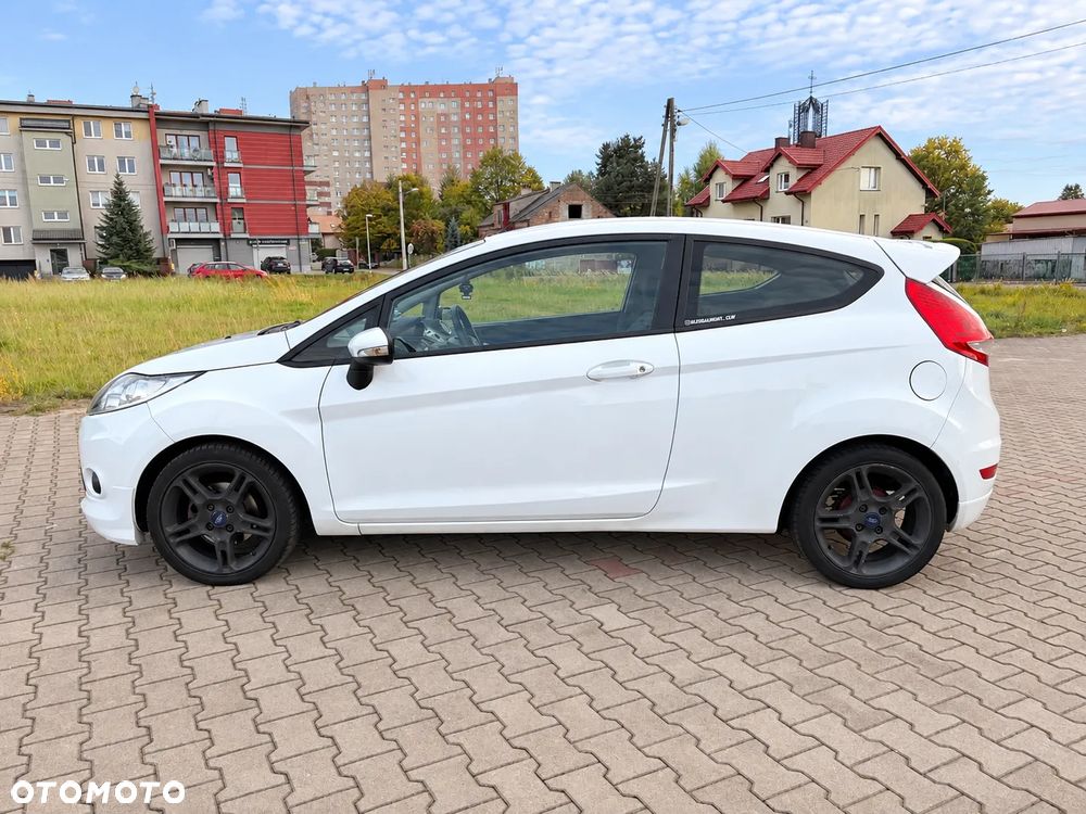 Ford Fiesta 2011 photo 2