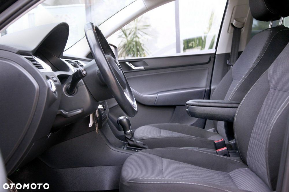 Skoda RAPID 1.6 TDI DSG Edition - 14