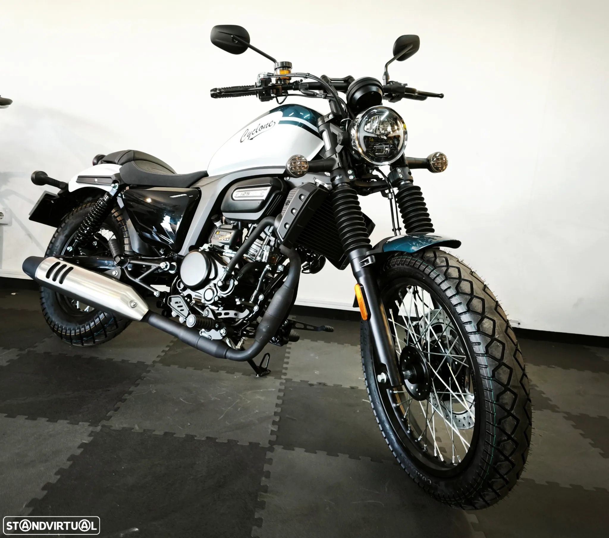 Cyclone Nova Custom/Cruiser - 3