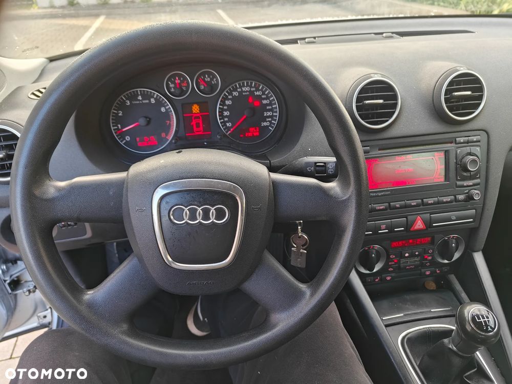 Audi A3 Sportback 1.6 FSI Attraction - 12