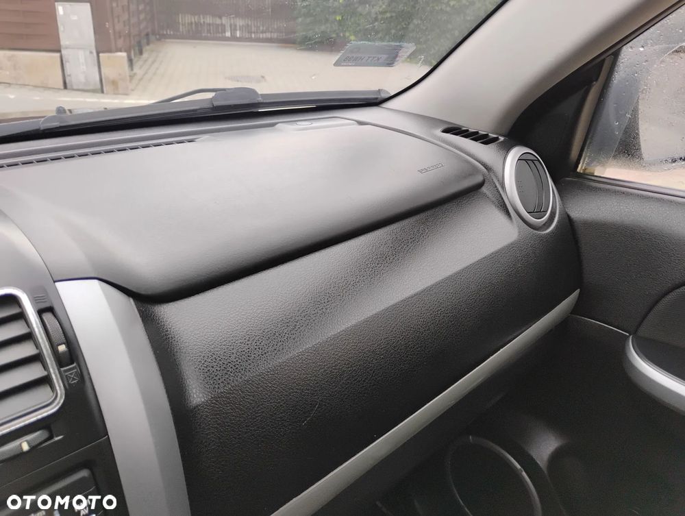 Suzuki Grand Vitara 1.9 DDiS Comfort + DPF Family - 21