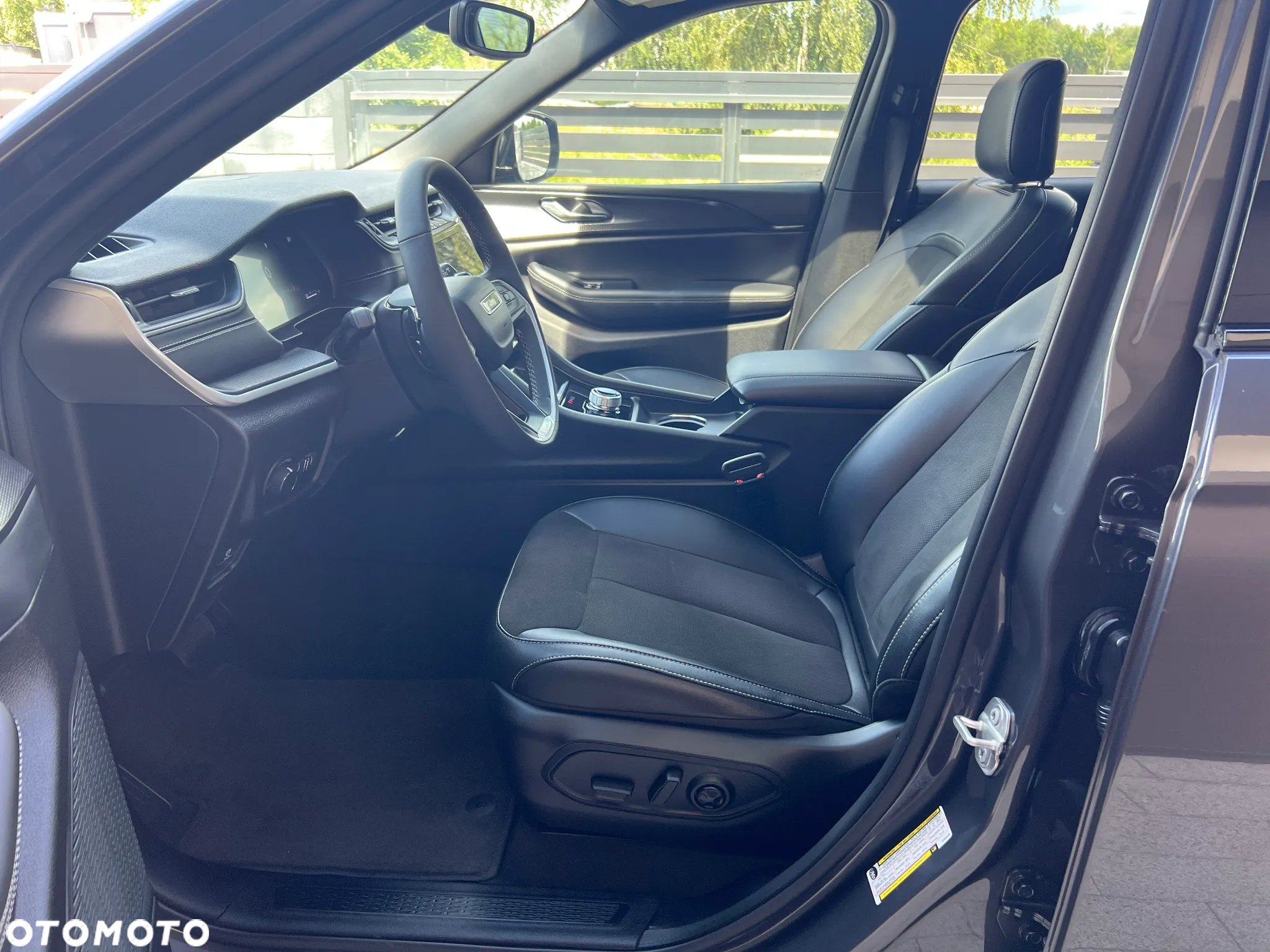 Jeep Grand Cherokee - 18