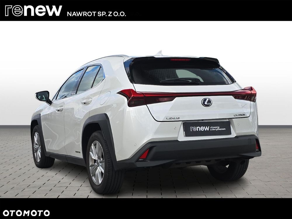 Lexus UX - 3