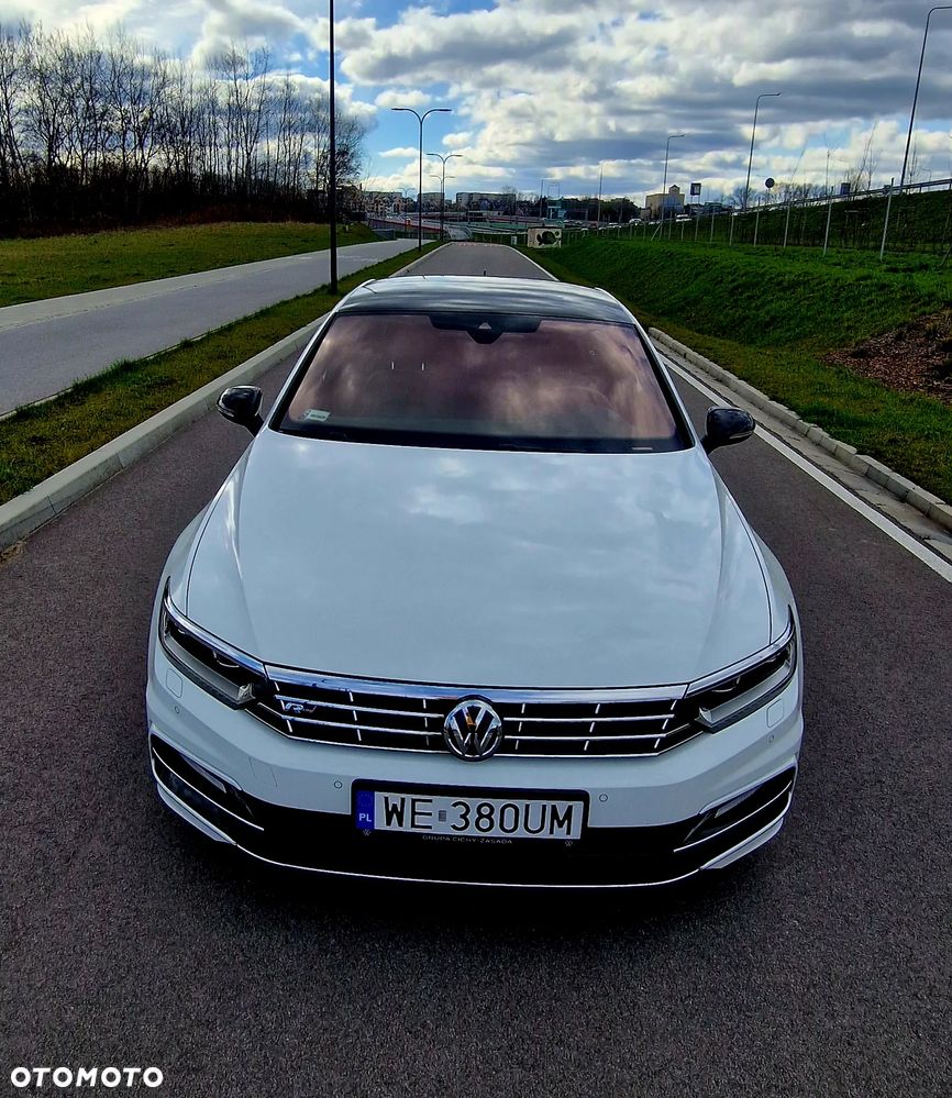 Volkswagen Passat - 1
