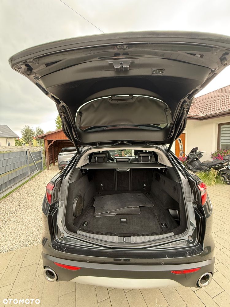 Alfa Romeo Stelvio - 14