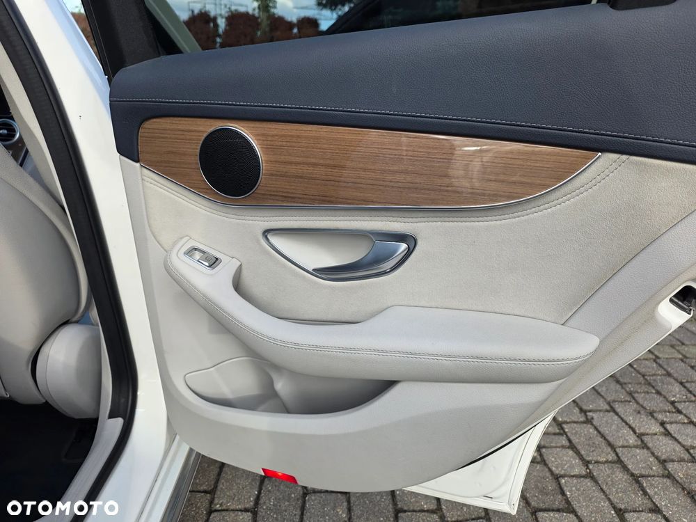 Mercedes-Benz Klasa C 200 7G-TRONIC Exclusive - 13