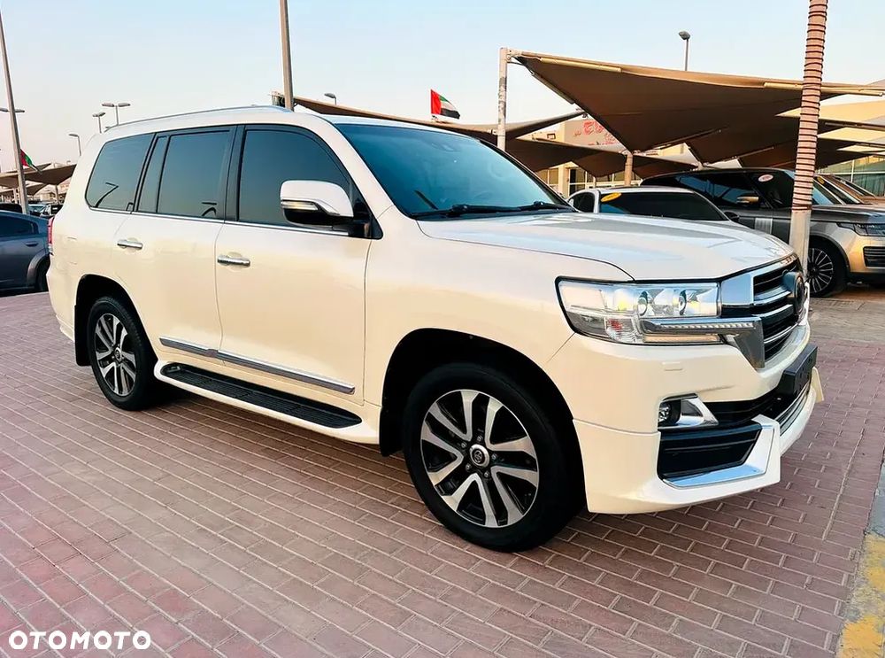 Toyota Land Cruiser - 2