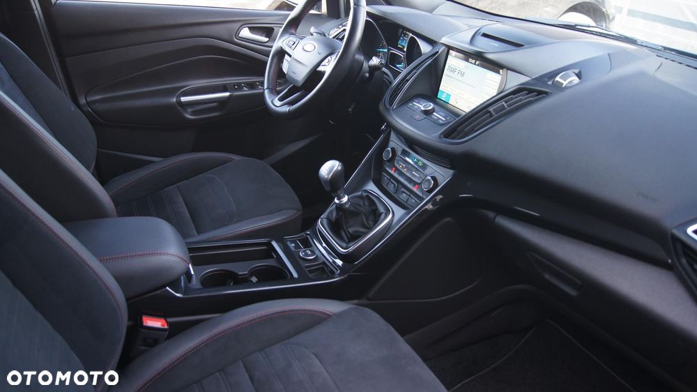Ford Kuga 1.5 EcoBoost 2x4 ST-Line - 11