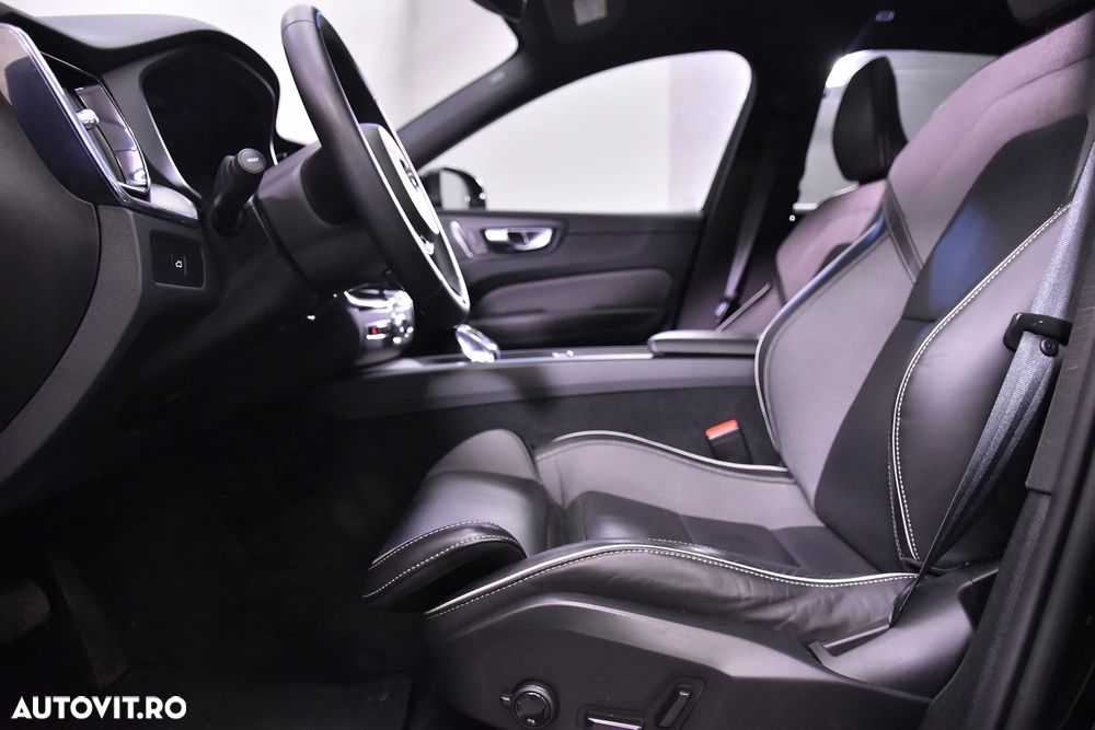 Volvo XC 60 B4 MHEV AT AWD Core - 24