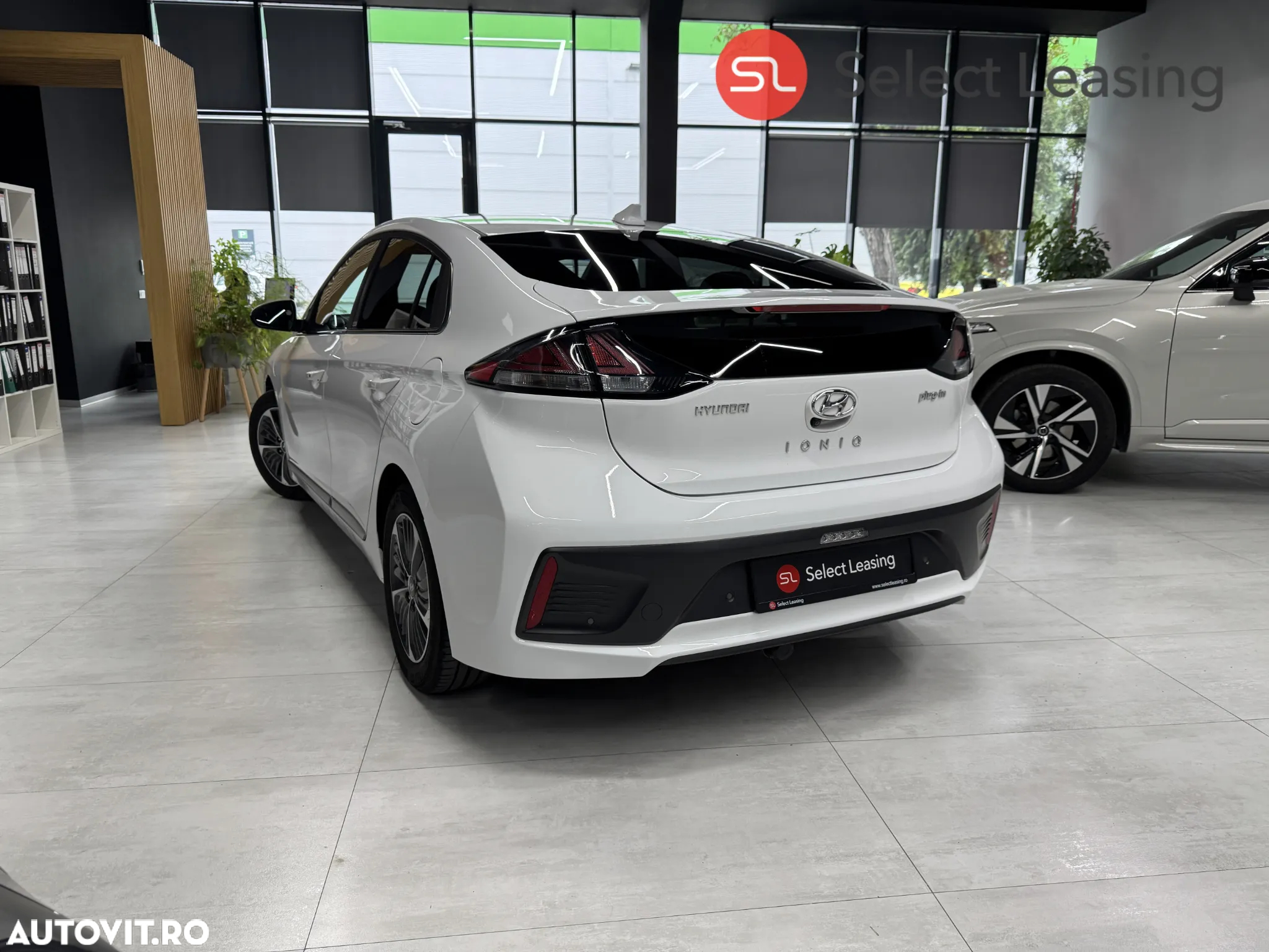 Hyundai IONIQ Plug-in-Hybrid 1.6 GDI Premium - 4