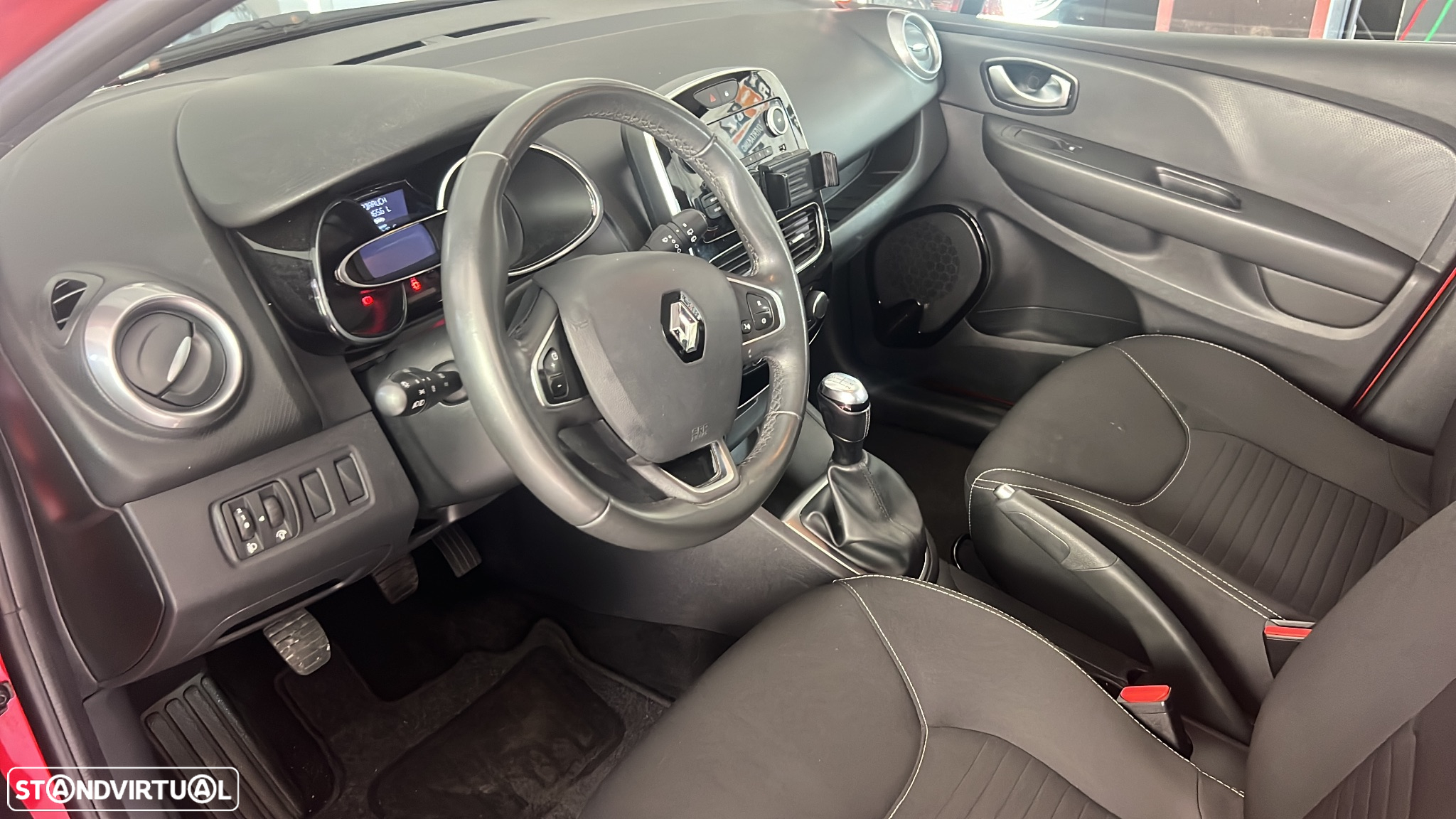 Renault Clio 1.2 16V Confort - 10