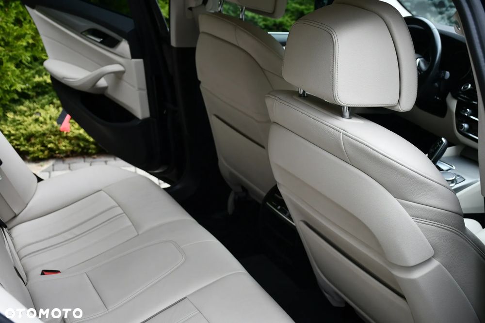 BMW Seria 5 518d Luxury Line sport - 12