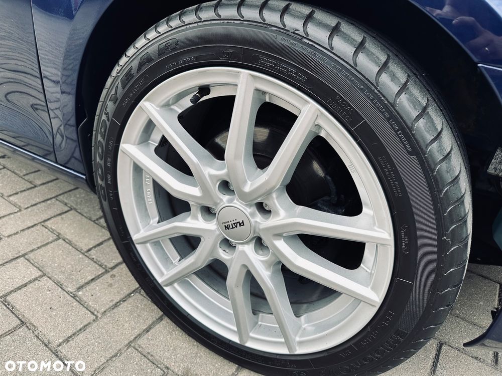 Volkswagen Golf 1.6 TDI DPF Highline - 33