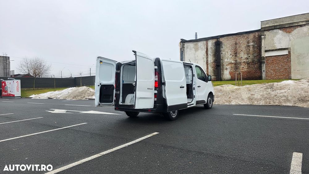 Renault Trafic - 23