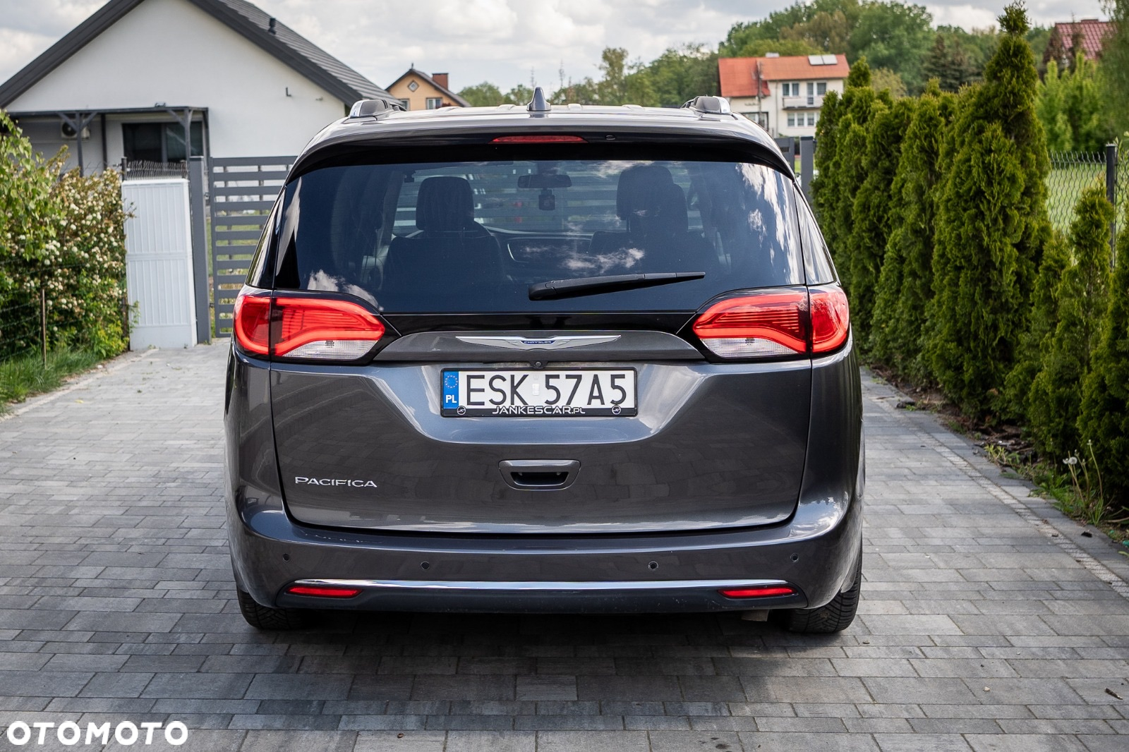 Chrysler Pacifica - 4