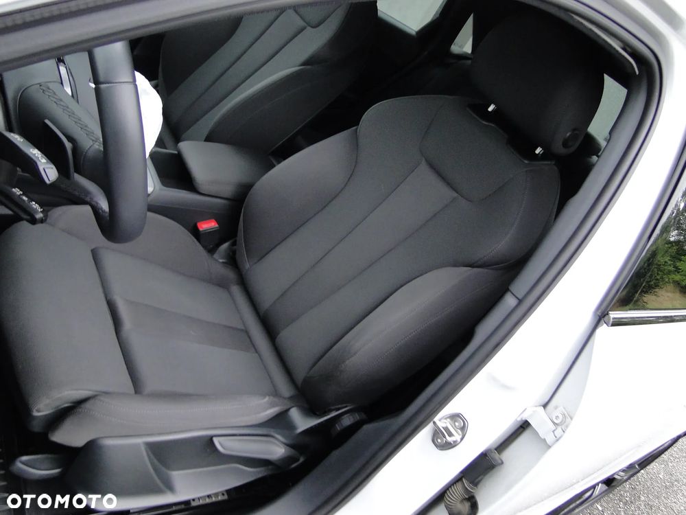 Audi A4 Limousine 35 TFSI mHEV S Line S tronic - 26