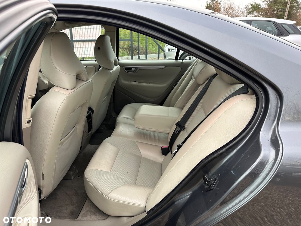 Volvo S60 2.4D Momentum - 16