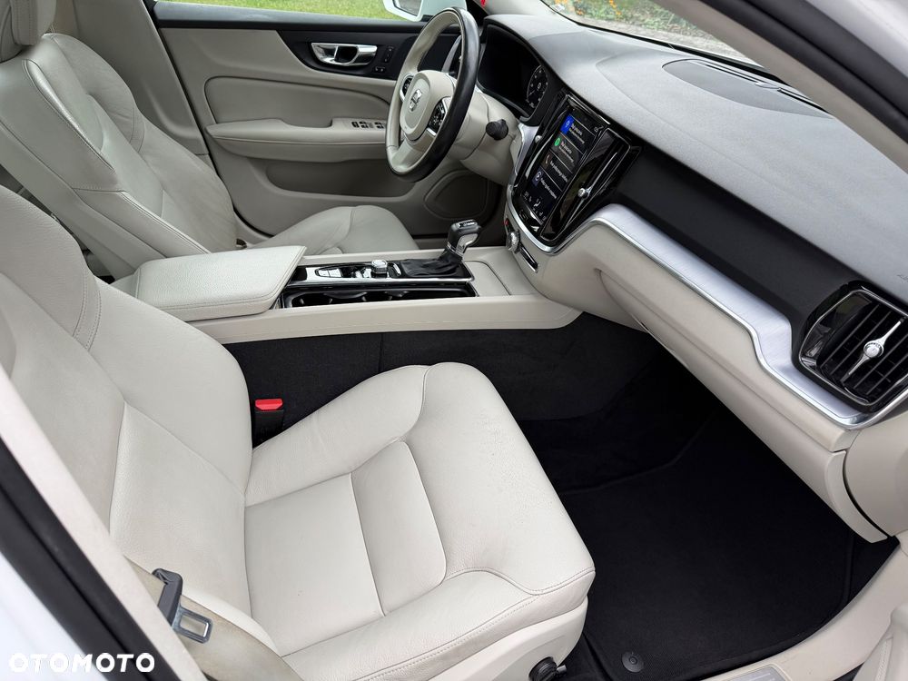 Volvo S60 T5 Momentum Pro - 16