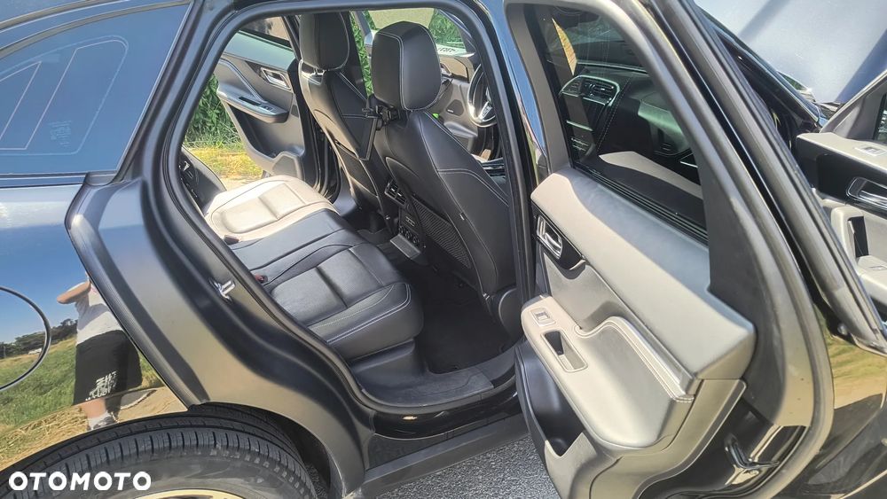 Jaguar F-Pace 20d AWD R-Sport Ingenium Edition - 13