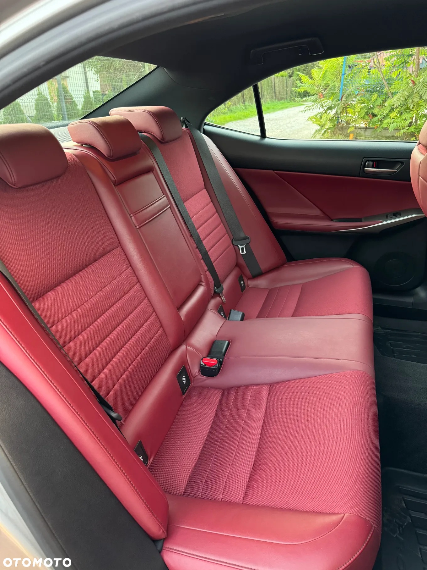 Lexus IS 200t / 300 F Sport - 15