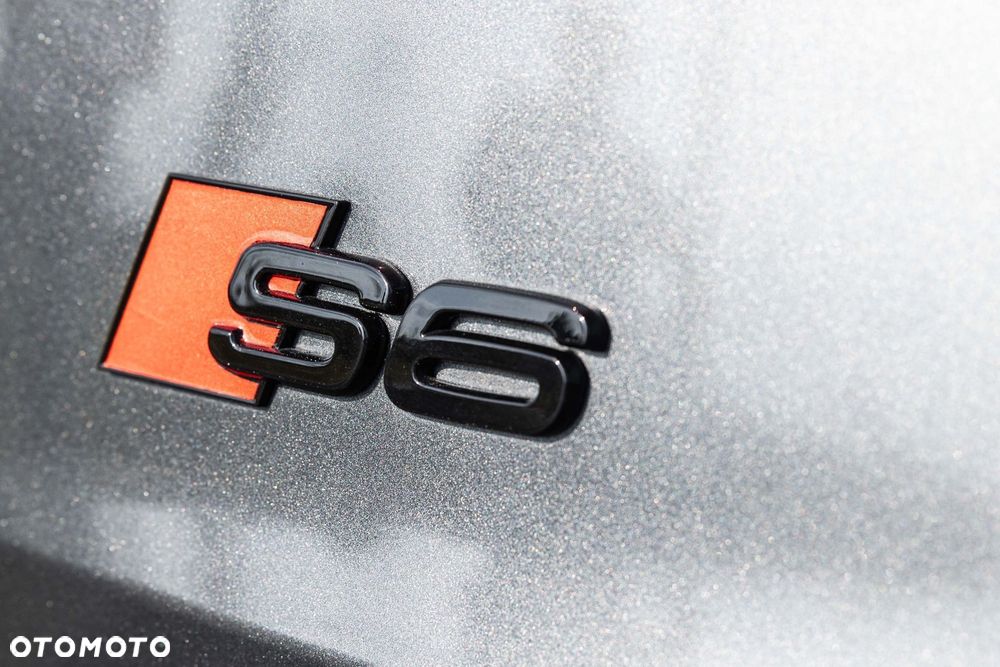 Audi A6 Avant 40 TDI quattro S tronic S line - 38