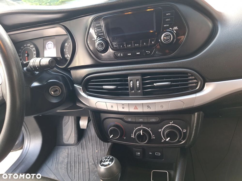Fiat Tipo 1.4 T-Jet 16v Easy - 9