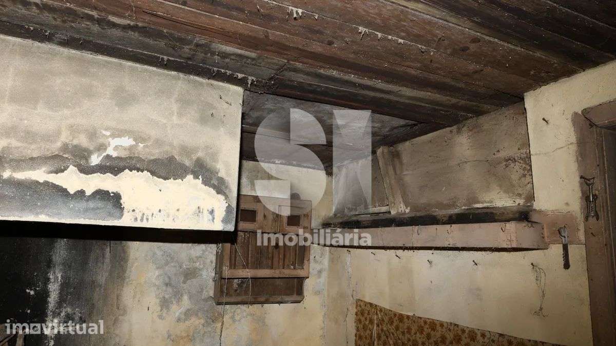 Moradia para recuperar em lote de 1.800 m2 - Grande imagem: 4/13