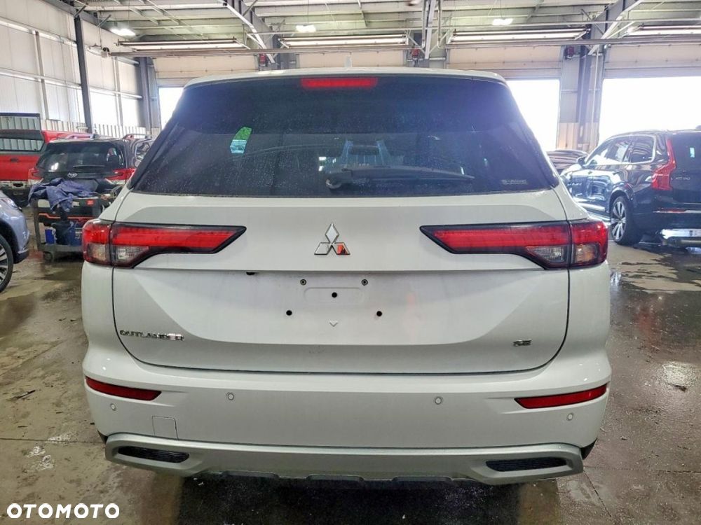 Mitsubishi Outlander - 6