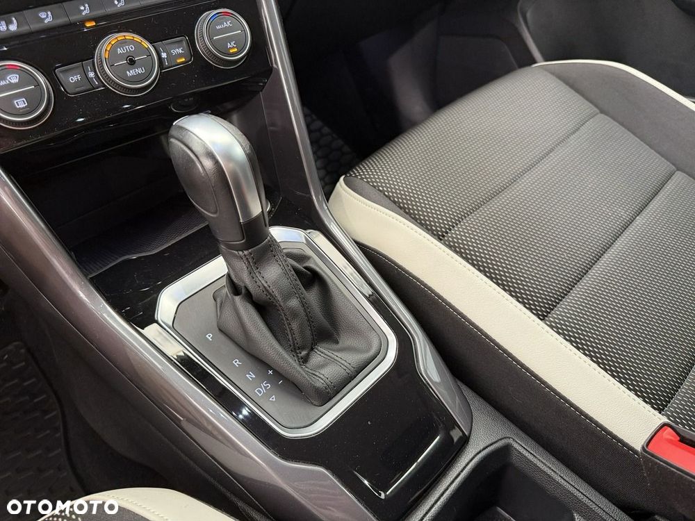 Volkswagen T-Roc - 19