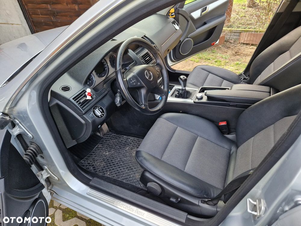 Mercedes-Benz Klasa C 220 CDI DPF Avantgarde - 13