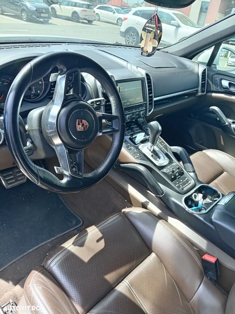 Porsche Cayenne - 6