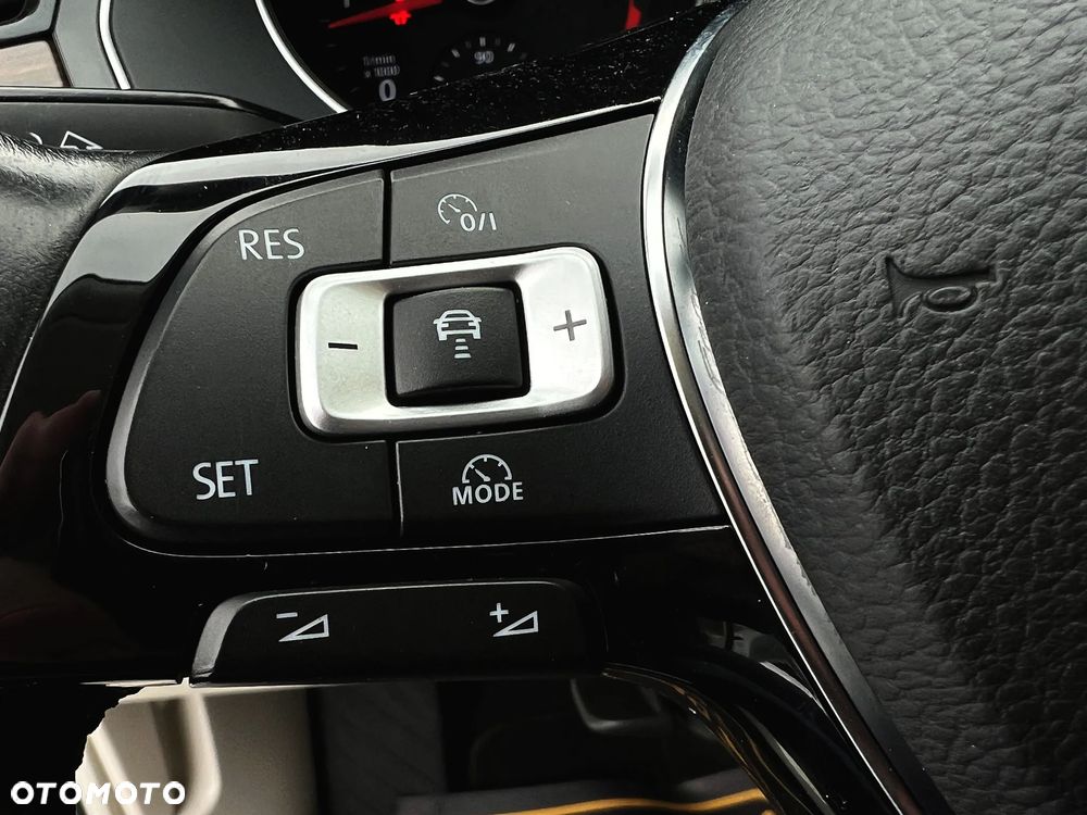 Volkswagen Passat 2.0 TDI SCR DSG Highline - 23