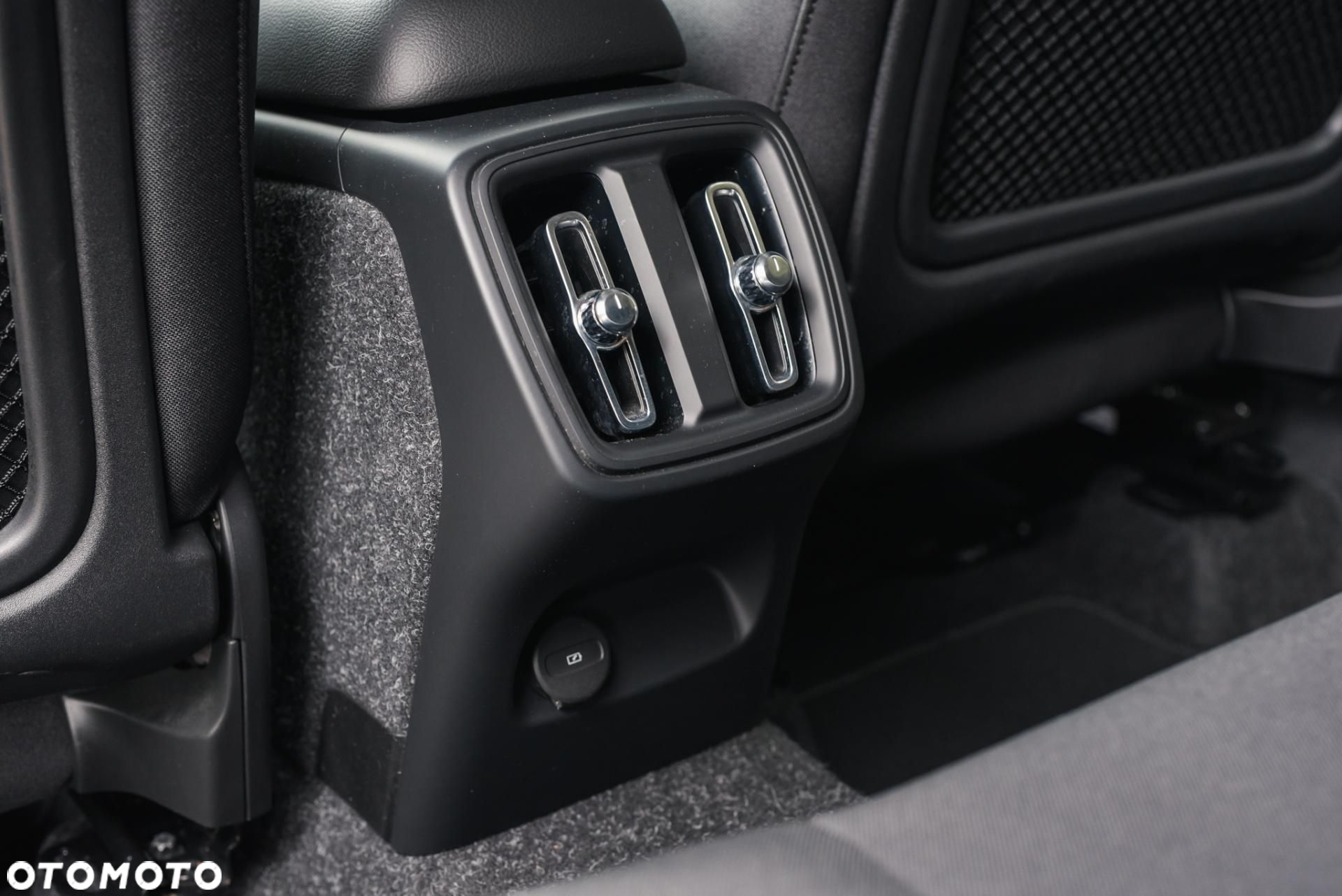 Volvo XC 40 - 36