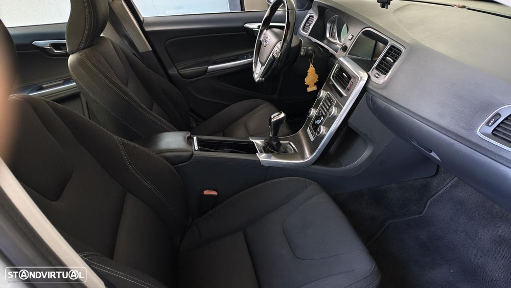 Volvo V60 2.0 D2 Momentum Drive - 5