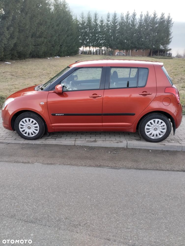 Suzuki Swift 1.3 Sakura - 4