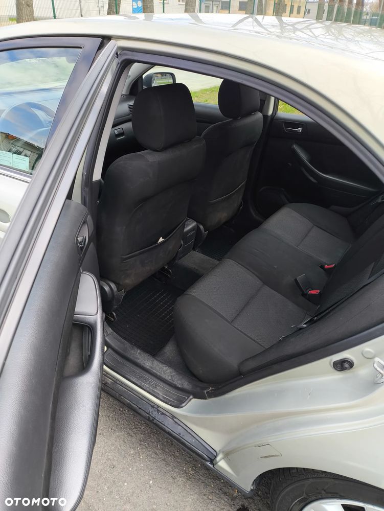 Toyota Avensis 1.8 VVT-i Luna - 10
