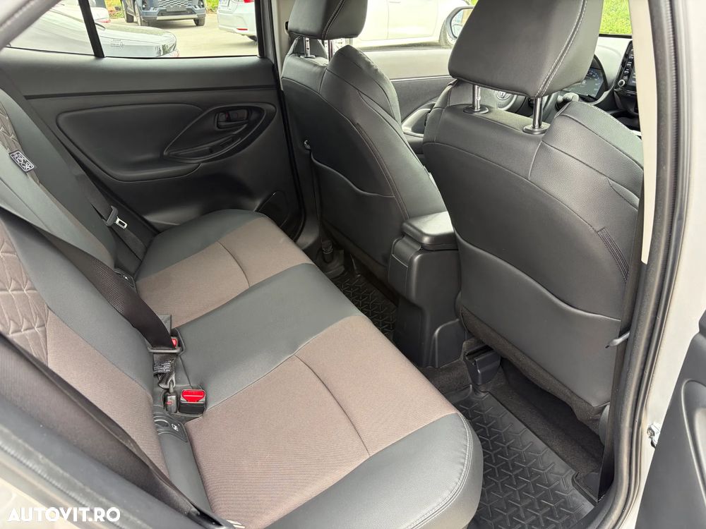 Toyota Yaris Cross 1.5 VVT-i HSD 4x4 Exclusive Elegant - 16