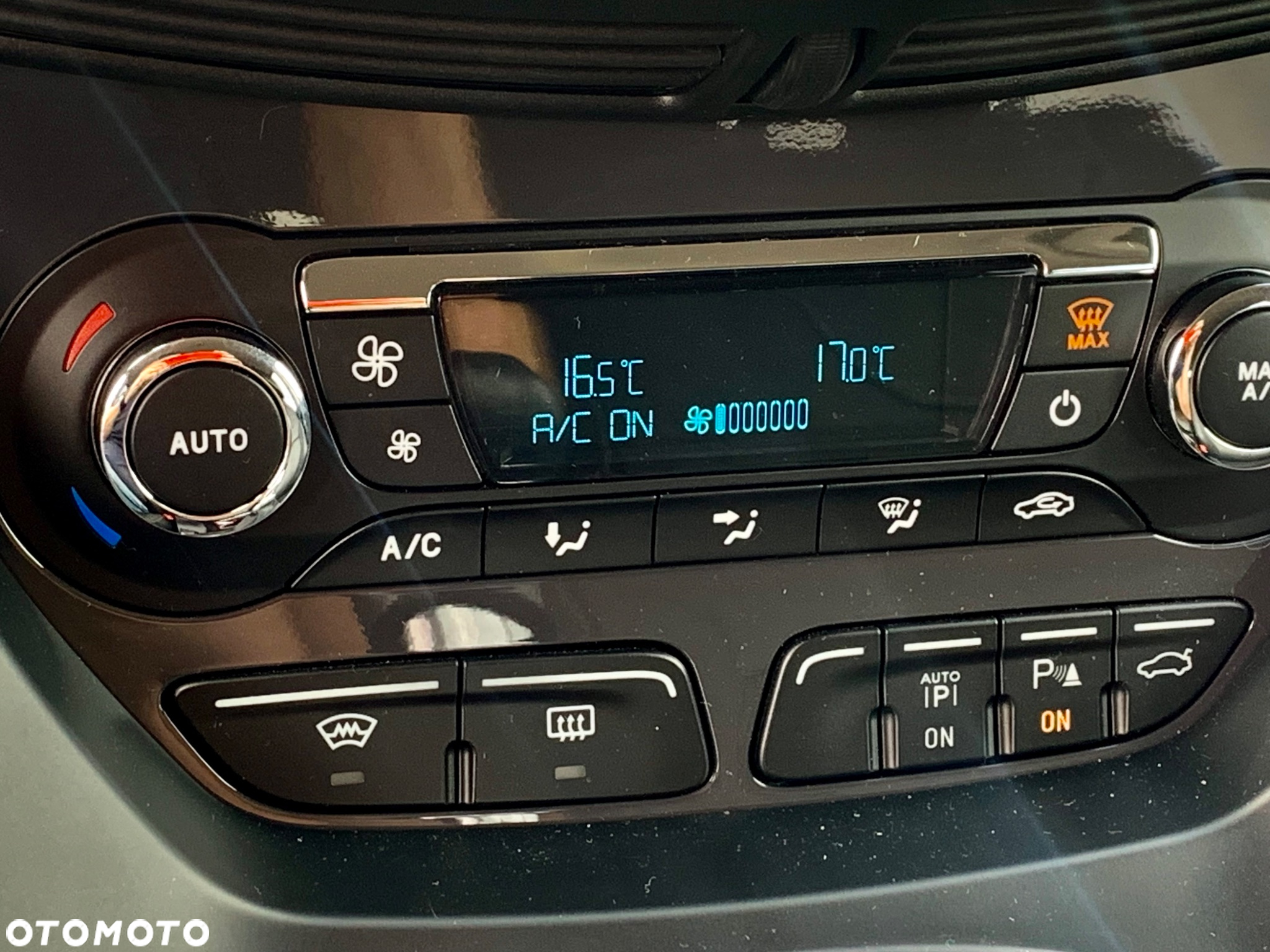 Ford Kuga 2.0 TDCi Titanium - 25