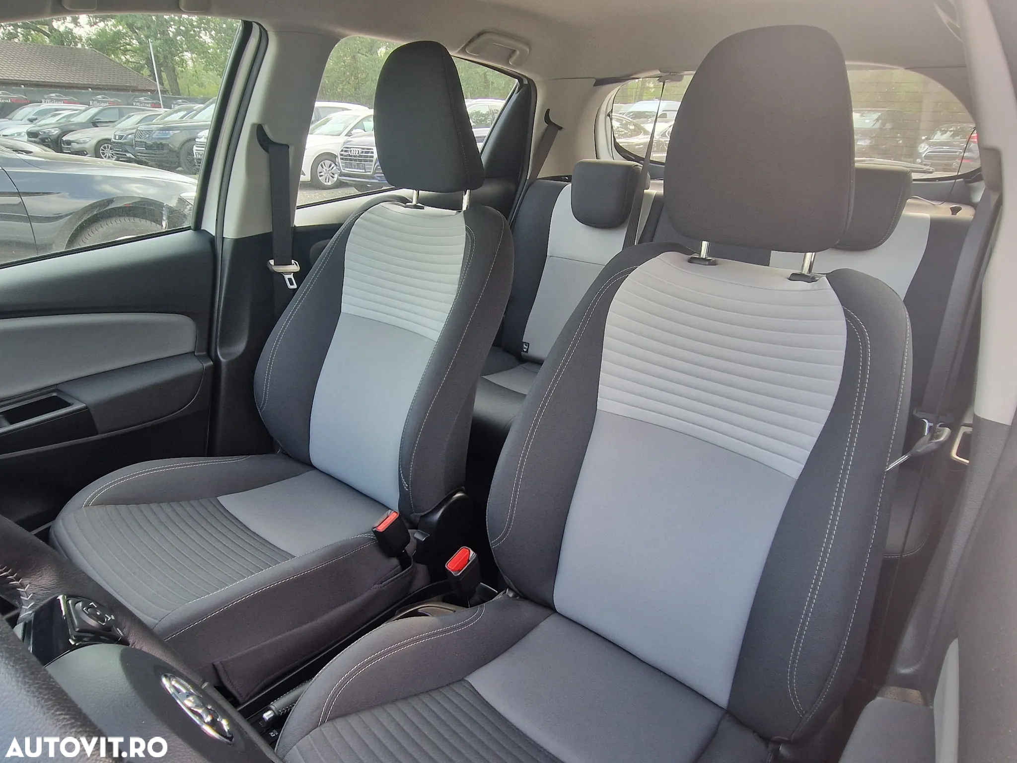 Toyota Yaris Hybrid 1.5 VVT-i - 9