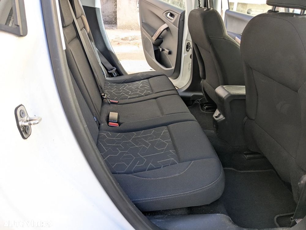 Peugeot 2008 - 4