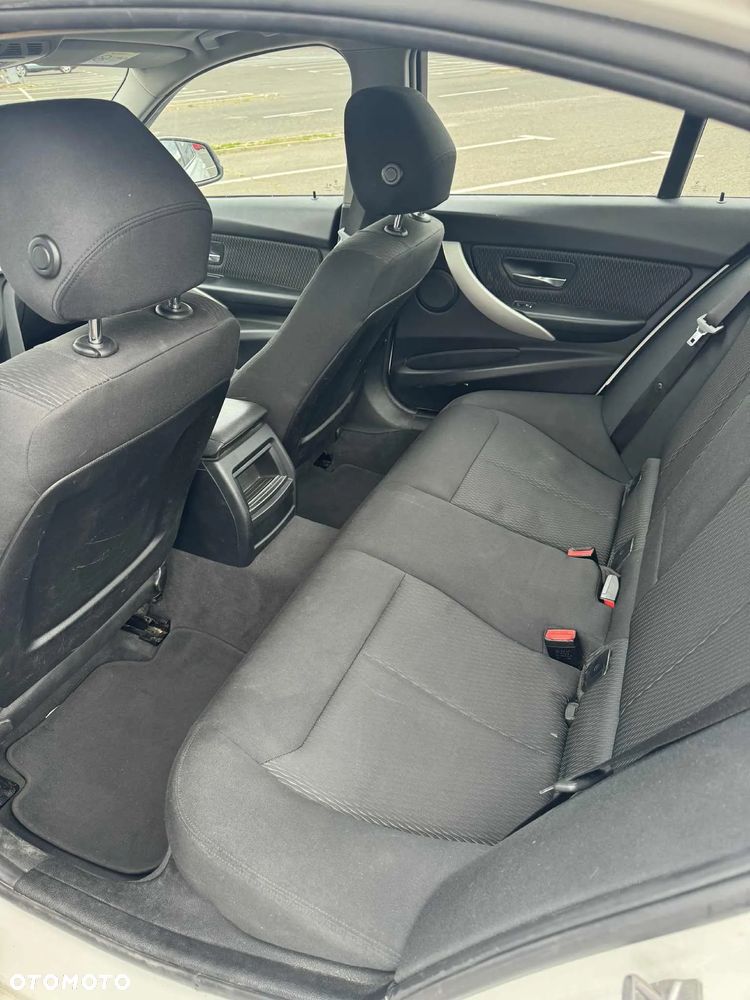 BMW Seria 3 318i Sport Line - 21